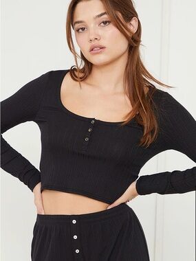 PacSun Black Ribbed Long-Sleeve Scoop Neck Crop Top